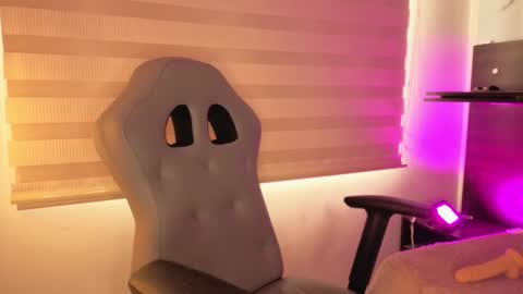 pink_as online show from 10.15.25