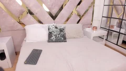 Pink Soul  online show from 11.13.25