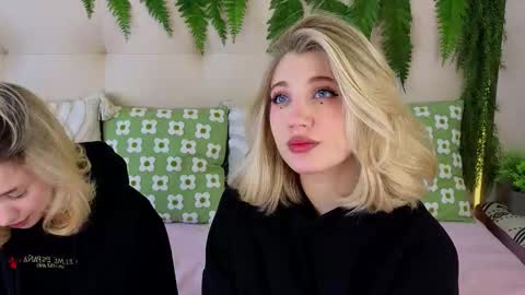 Snapshot of pinkadele chatting on 10.16.25 Adele online show from 10.16.25