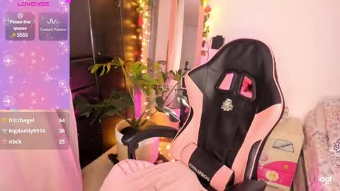 Sarah .. online show from 02.01.25