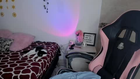 Snapshot of pinkpantherr_ chatting on 04.20.26 Sarah .. online show from 04.20.26