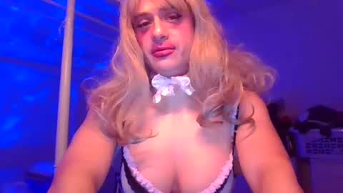 Snapshot of pinkpillbambi chatting on 02.11.25 pinkpillbambi online show from 02.11.25