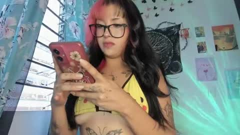 Snapshot of pinky_promiseex chatting on 06.26.26 pinky_promiseex online show from 06.26.26