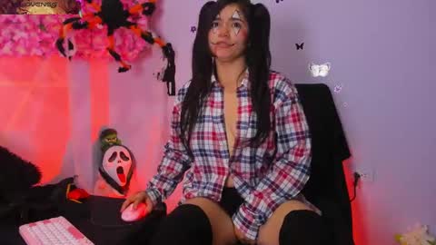 Snapshot of pinky_purr chatting on 10.31.25 Pinky Purr online show from 10.31.25