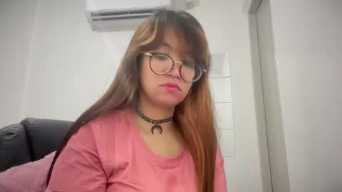 Snapshot of pinkyrosexx chatting on 04.28.26 Rose online show from 04.28.26
