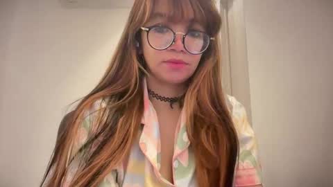 Snapshot of pinkyrosexx chatting on 05.05.26 Rose online show from 05.05.26