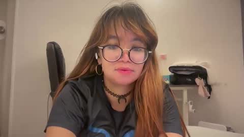 Snapshot of pinkyrosexx chatting on 05.09.26 Rose online show from 05.09.26