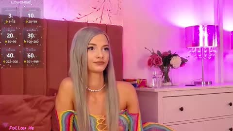 Snapshot of pinkyspark chatting on 09.19.25 Pinky online show from 09.19.25