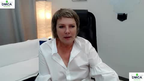 Bella online show from 10.31.25