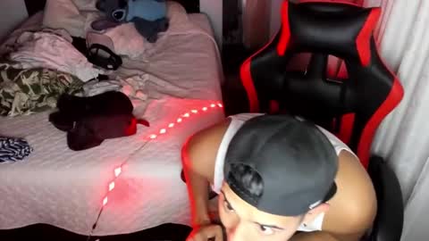 Snapshot of piperodriguez_ chatting on 02.15.25 Pipe Rodriguez online show from 02.15.25