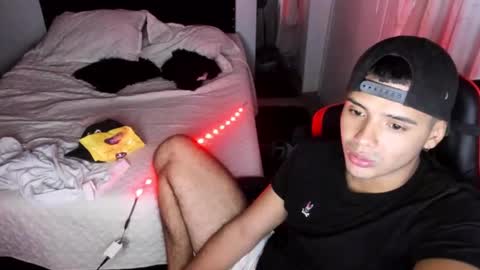 Snapshot of piperodriguez_ chatting on 02.18.25 Pipe Rodriguez online show from 02.18.25