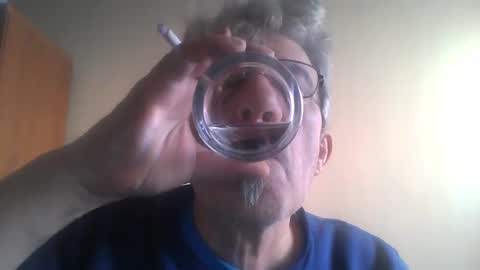 Snapshot of pipi2704 chatting on 12.22.24 pipi2704 online show from 12.22.24