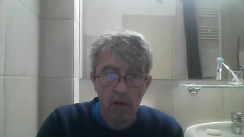 Snapshot of pipi2704 chatting on 12.29.24 pipi2704 online show from 12.29.24