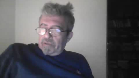 Snapshot of pipi2704 chatting on 02.17.25 pipi2704 online show from 02.17.25