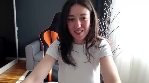 piscesgirl06 online show from 02.19.25