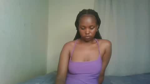 Snapshot of pixie_roman chatting on 12.08.24 Majesty online show from 12.08.24