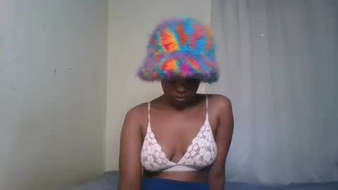 Snapshot of pixie_roman chatting on 01.03.25 Majesty online show from 01.03.25