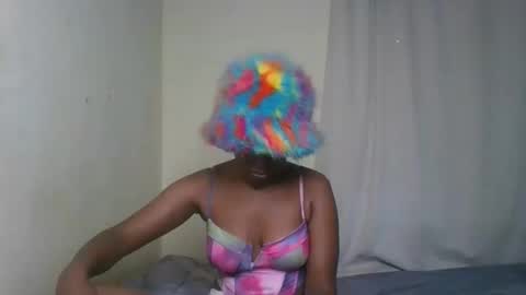 Snapshot of pixie_roman chatting on 01.07.25 Majesty online show from 01.07.25