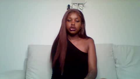 Snapshot of pixie_roman chatting on 10.21.25 Majesty online show from 10.21.25