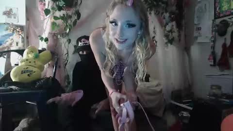 pixielovely online show from 05.17.26