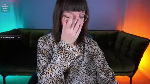 pixiepeachh online show from 10.11.25