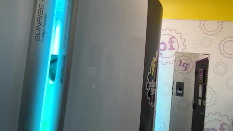 pixieslanding online show from 04.21.26