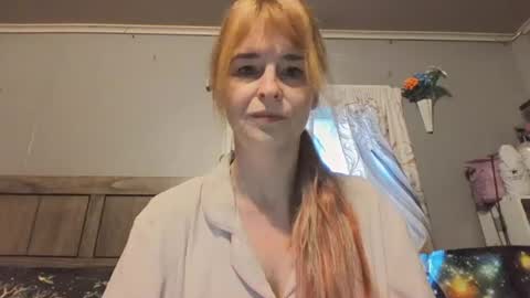 Snapshot of pizzedwife chatting on 06.16.26 pizzedwife online show from 06.16.26