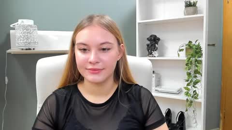 Snapshot of playgirl_valeria chatting on 12.29.24 Valeria online show from 12.29.24