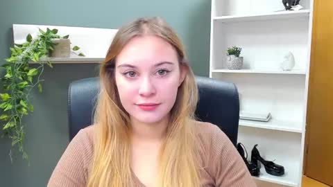 Snapshot of playgirl_valeria chatting on 01.12.25 Valeria online show from 01.12.25