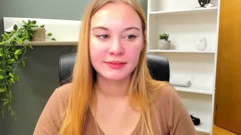 Snapshot of playgirl_valeria chatting on 01.12.25 Valeria online show from 01.12.25