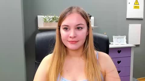 Snapshot of playgirl_valeria chatting on 02.02.25 Valeria online show from 02.02.25