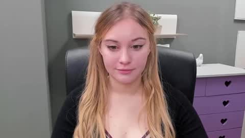 Snapshot of playgirl_valeria chatting on 02.08.25 Valeria online show from 02.08.25