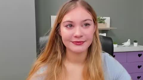 Snapshot of playgirl_valeria chatting on 02.15.25 Valeria online show from 02.15.25
