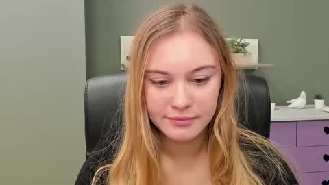 Snapshot of playgirl_valeria chatting on 02.23.25 Valeria online show from 02.23.25