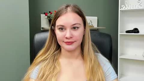 Snapshot of playgirl_valeria chatting on 03.08.25 Valeria online show from 03.08.25