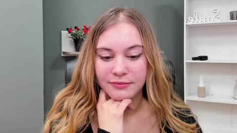 Snapshot of playgirl_valeria chatting on 03.09.25 Valeria online show from 03.09.25