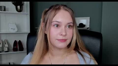 Snapshot of playgirl_valeria chatting on 09.13.25 Valeria online show from 09.13.25