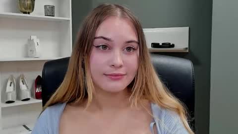 Snapshot of playgirl_valeria chatting on 09.28.25 Valeria online show from 09.28.25