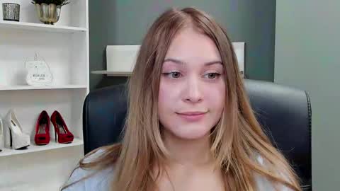 Snapshot of playgirl_valeria chatting on 10.05.25 Valeria online show from 10.05.25