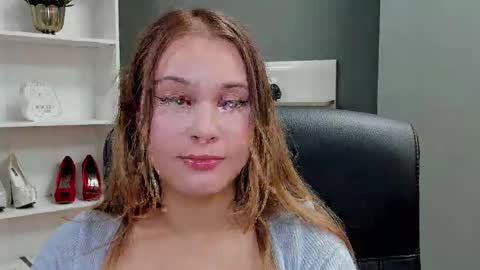 Snapshot of playgirl_valeria chatting on 10.14.25 Valeria online show from 10.14.25