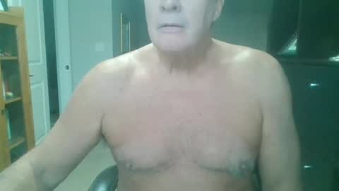 Snapshot of pleeeezeher chatting on 12.29.24 pleeeezeher online show from 12.29.24