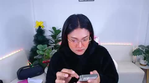 Ploysai online show from 12.16.25