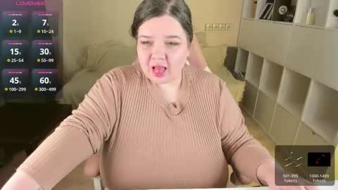 Snapshot of plum_pie__ chatting on 09.14.25 Alice online show from 09.14.25