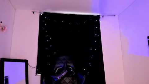 Willow                      Hours 12pm to 630pm Colombian time FRIDAY AND SUNDAY FREE DAYS online show from 02.12.25