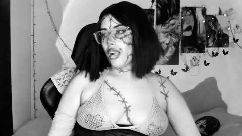Willow                      Hours 12pm to 630pm Colombian time FRIDAY AND SUNDAY FREE DAYS online show from 10.18.25