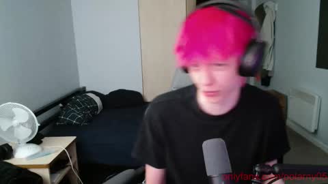 Snapshot of polarny05 chatting on 10.26.25 Polarny online show from 10.26.25