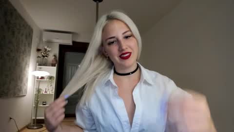 Snapshot of pole_dance_queen chatting on 11.03.25 Kira online show from 11.03.25