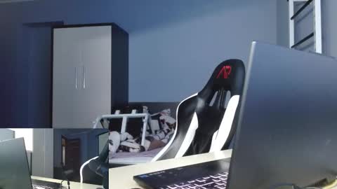 Poliglotjoe2 online show from 02.14.26