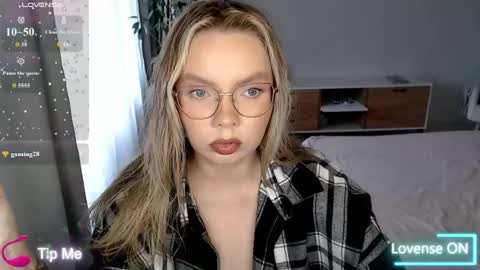 Snapshot of polinajones chatting on 06.25.26 PolinaJones online show from 06.25.26