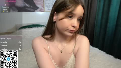 Snapshot of polly_dollie_ chatting on 12.18.24 Renet online show from 12.18.24